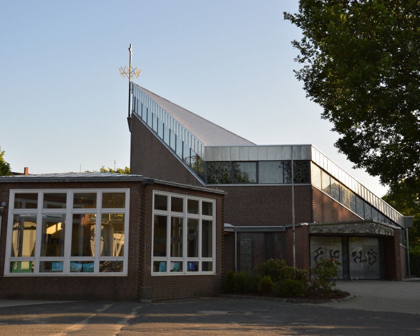Hl. Kreuz-Kirche Neugraben